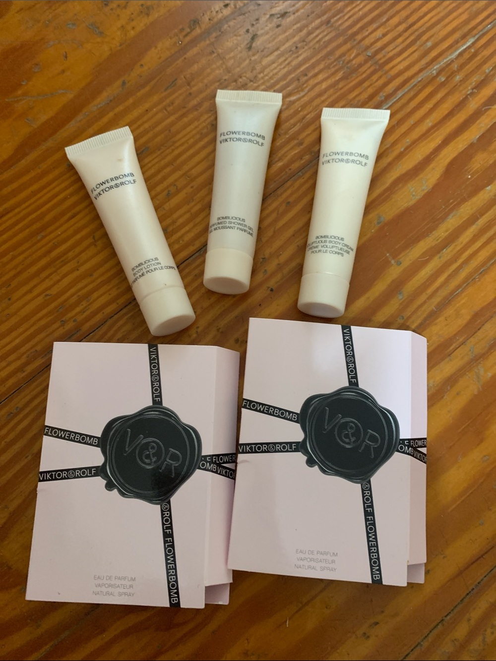 Viktor & Rolf Flowerbomb Mini Set - Pale Pink & Black Accents